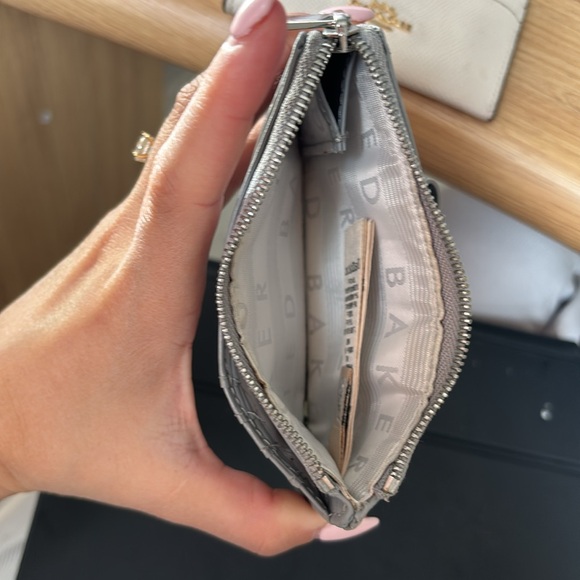 Wallets - Picture 10 of 11